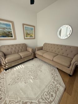 Beautiful Matching Sofa & Loveseat Set – Excellent Condition