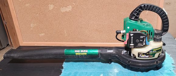 Weed Eater Feather Lite Model FL1500 Gas Powered Leaf Blower 