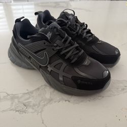 Women’s Nike Shoes Size 7