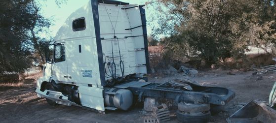 2015 Volvo vnl PARTS