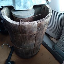 Vintage 4 Qt Ice-cream Maker