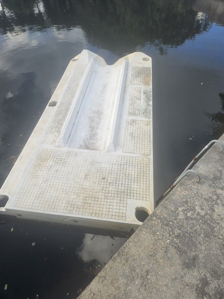 FLOATING DOCK  FOR WAVERUNNER OR JETSKI