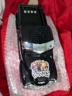 Bluetooth speaker and homies blanket