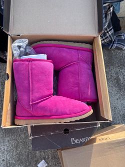 Boots in Hot Pink