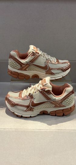 NIKE WOMANS VOMERO 5 NIKEZOOM