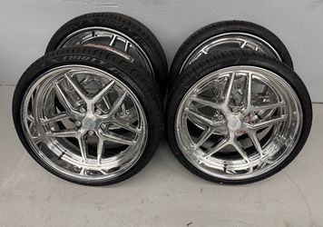 NEW staggered 22x9 and 22x10 rears. Polished forged wheels with lexani tires