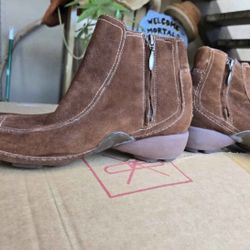 Unique women’s Brown Suede Boots