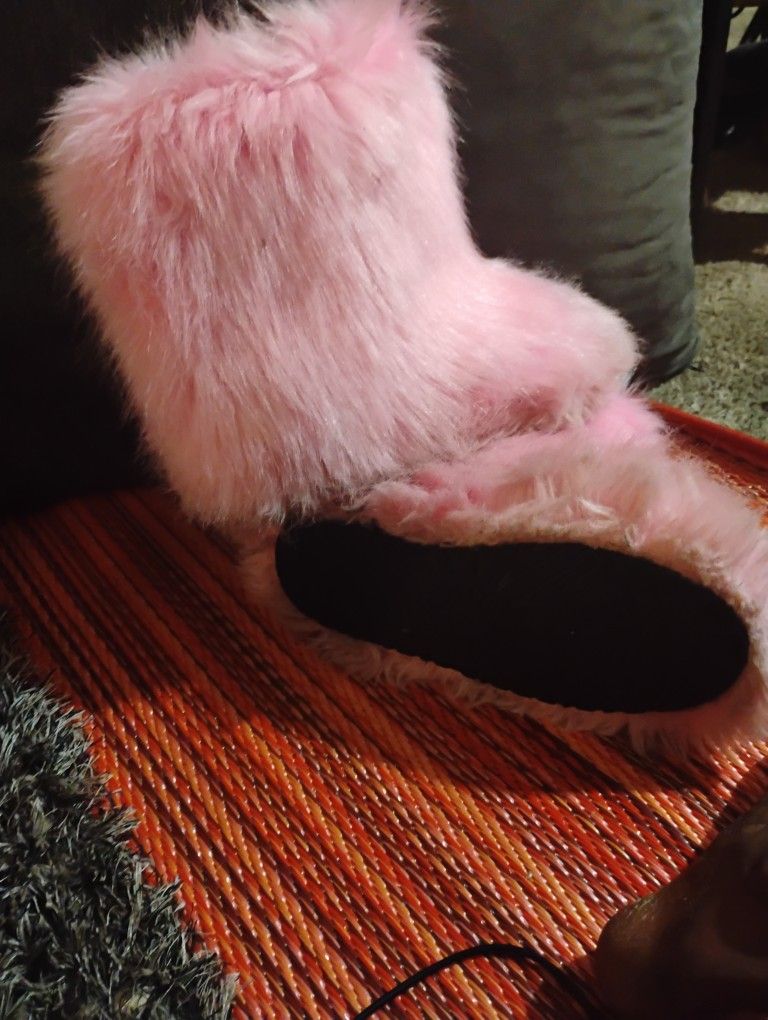 Pink fur Boots