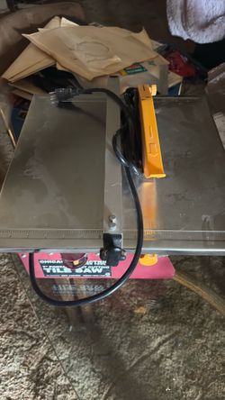 Chicago electric portable, wet, cutting tile saw