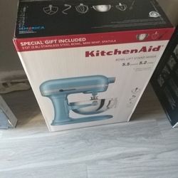 Kitchen Aid Mixer 5.5 Quart