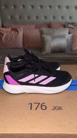 BLACK AND PINK ADIDAS DURAMO SL SNEAKERS SIZE 2.5Y