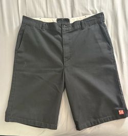 Vans Red Kap Shorts Size 38