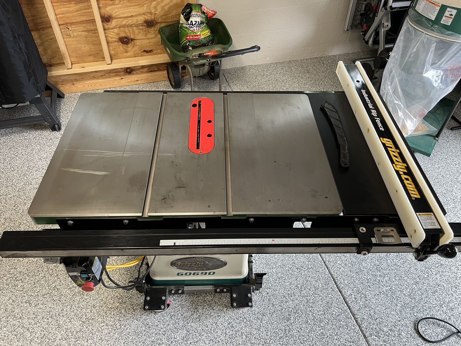 Grizzly G0690 Cabinet Table Saw 10in, 3HP, 220V