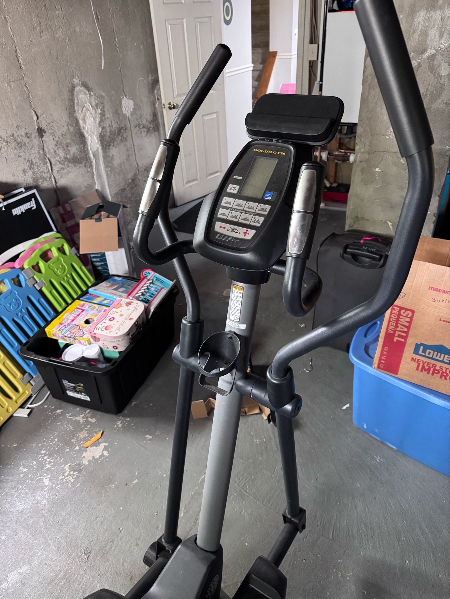 Elliptical with screen and monitoring