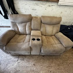 reclining Loveseat With Console And Cupholders