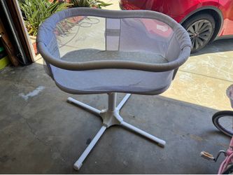 HALO BassiNest Swivel Sleeper