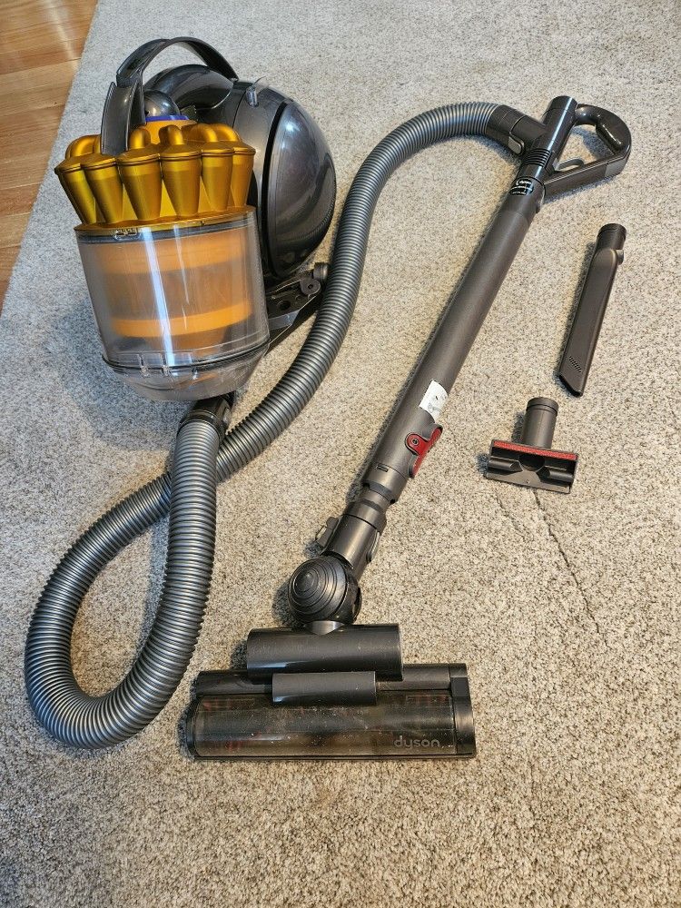 Vacuum Cleaner  Dyson, Bagless Canister, Like New 