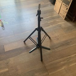 Tripod For Mannequin