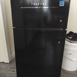 Mini Refrigerator, With Freezer 
