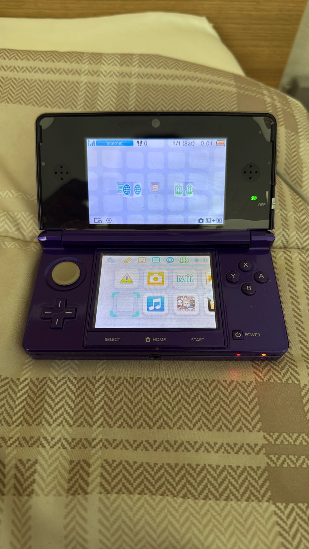 Nintendo 3DS w/ 2 Games