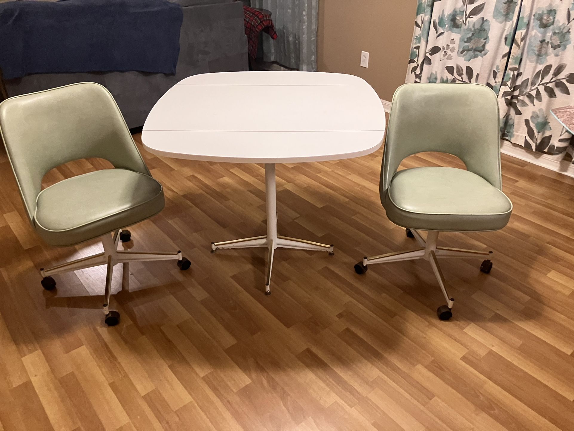 Drop Leaf Kitchen Table w/Swivel Chairs