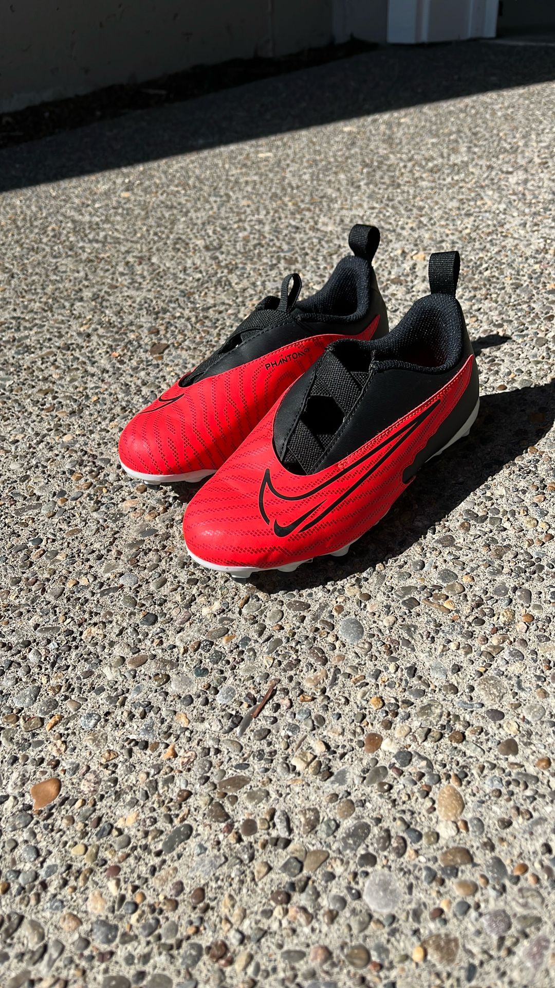 Like New! Kids Nike Phantom Soccer Shoes Size 1.5