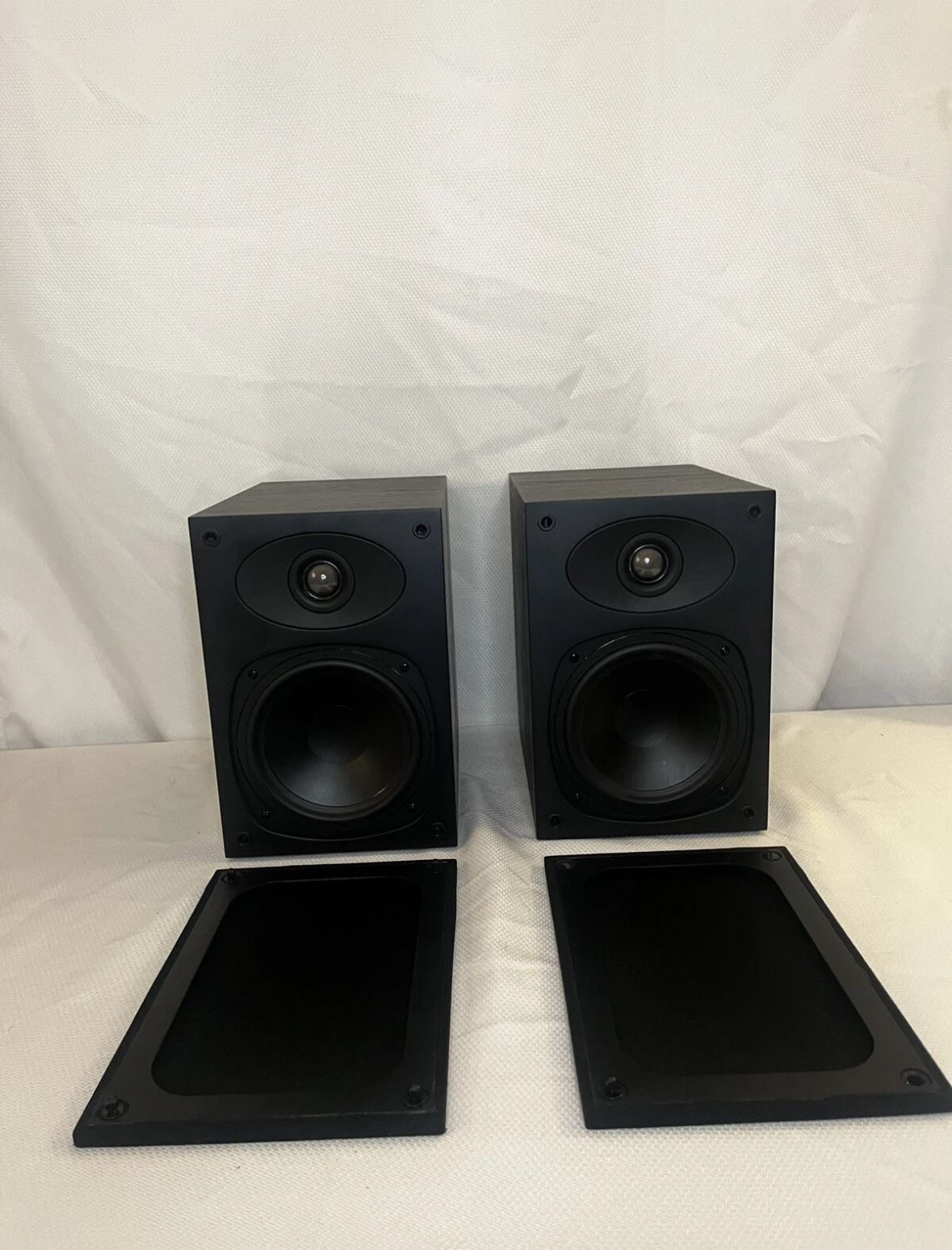 Sonance Symphony S622c bookshelf speakers Rare!! NICE