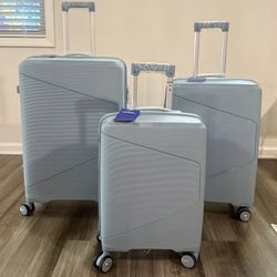 Luggage Set Of 3 -New !!