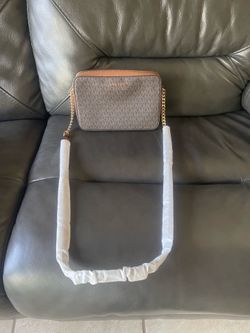 Bolsa MK nueva con etiquetas