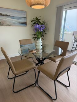 New 42” round glass table and chairs