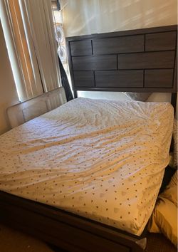 Bed frame queen size