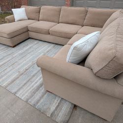 Large Havertys Sectional Couch, DELIVERY AVAILABLE!!