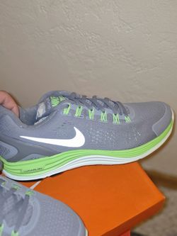 NIKE SHOES- BRAND NEW