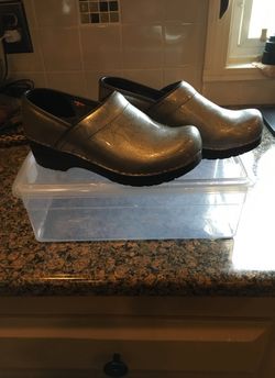 Sanita clogs in silver patent leather size 36(5 1/2-6)
