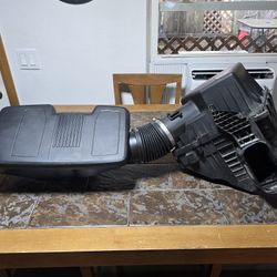 2019-2024 CHEV SILVERADO OEM 5.3L FRONT AIR INTAKE FILTER HOUSING BOX 