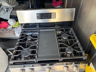 Stainless Steel Gas Range with Center Griddle