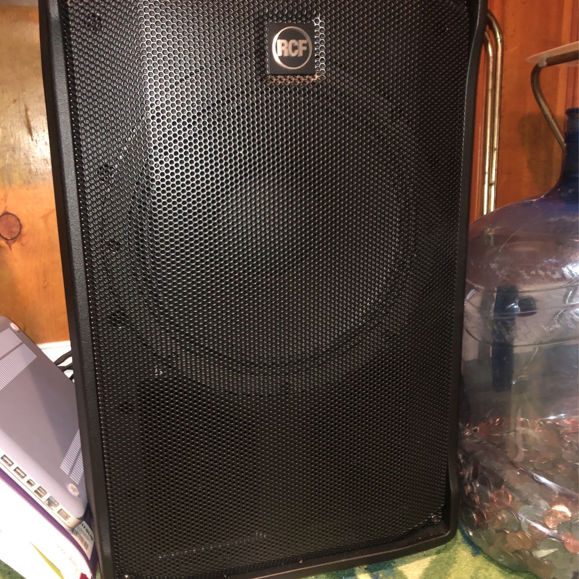 **For Sale: RCF Jmix-8 Speaker Set - High-Quality Sound for Any Event**