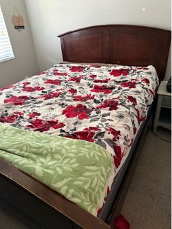 Queen size bed with furniture