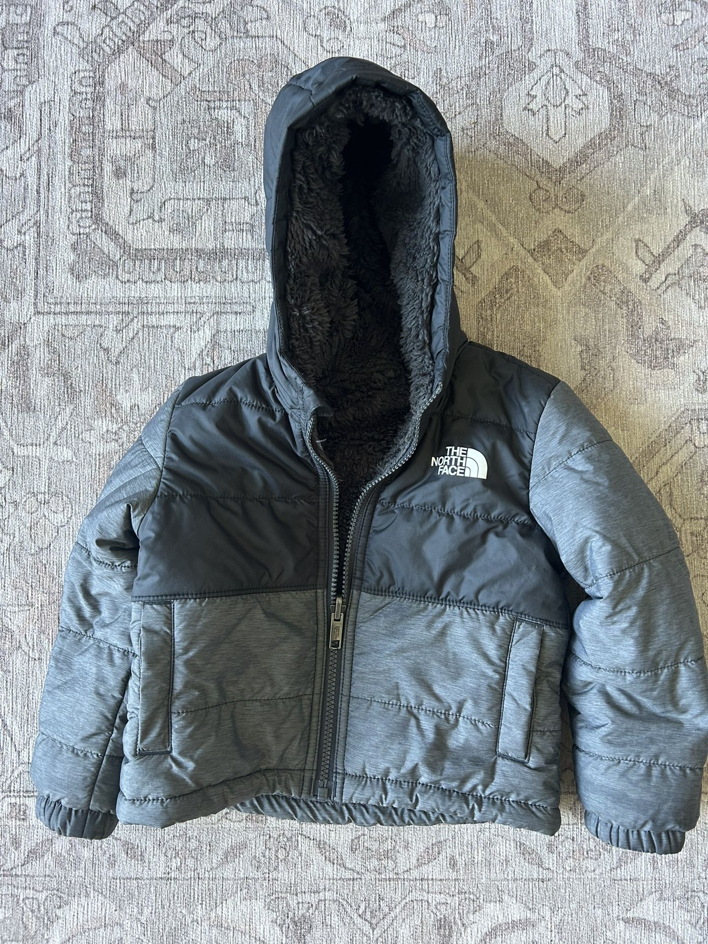 Boys 2T Jackets And Sweaters 
