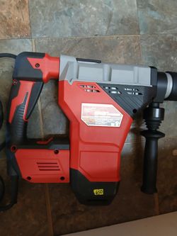 Milwaukee new 1 3/4 rotary hammer Nuevo