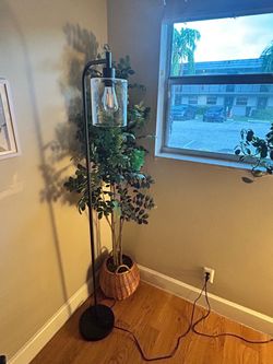 Black Floor Lamp