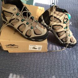 Women’s Hiking Shoes 