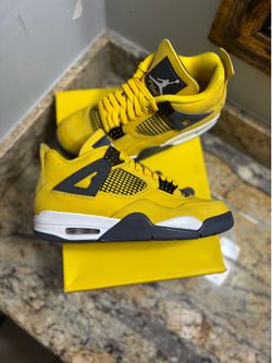 Jordan 4 Lightning