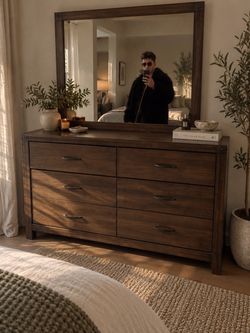 Beautiful solid wood 6-drawer dresser with matching mirror