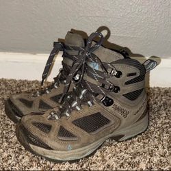 Vasque women’s hiking boots size 6
