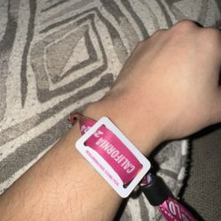2 ROLLING LOUD WRISTBANDS FOR SUNDAY 