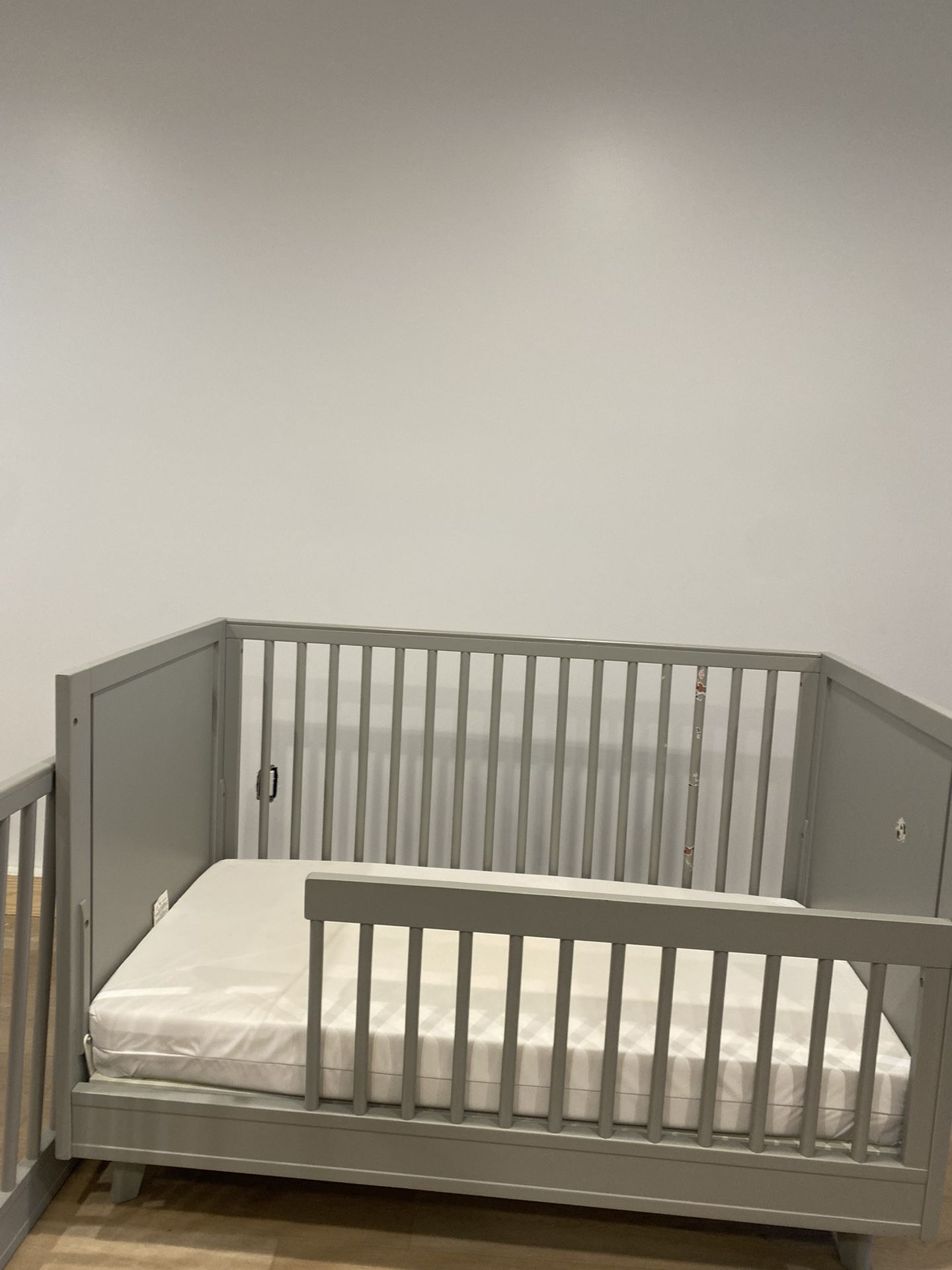 Baby Crib Convirtable