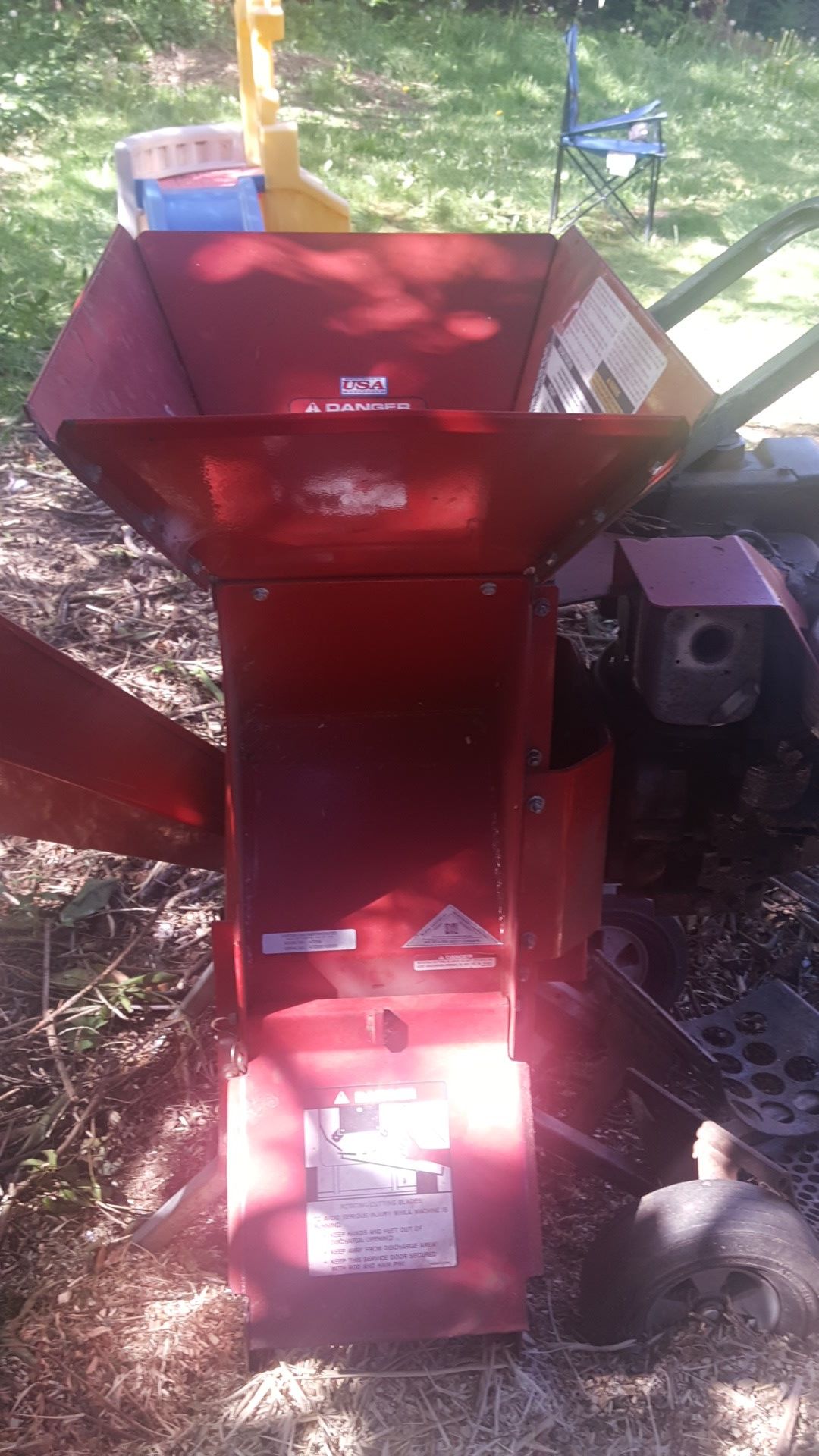 Wood chipper shredder Troy bilt 2 in 1 8hp engine works good whit