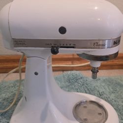 KitchenAid Mixer 275 Watts Classic Model. 