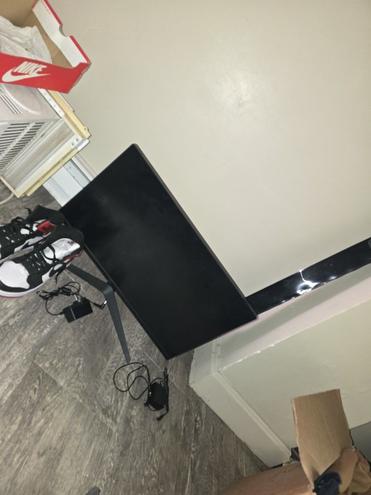 Se Vende Todo De La Foto Bocina Monitor Y Las Tenis Están Nuevas